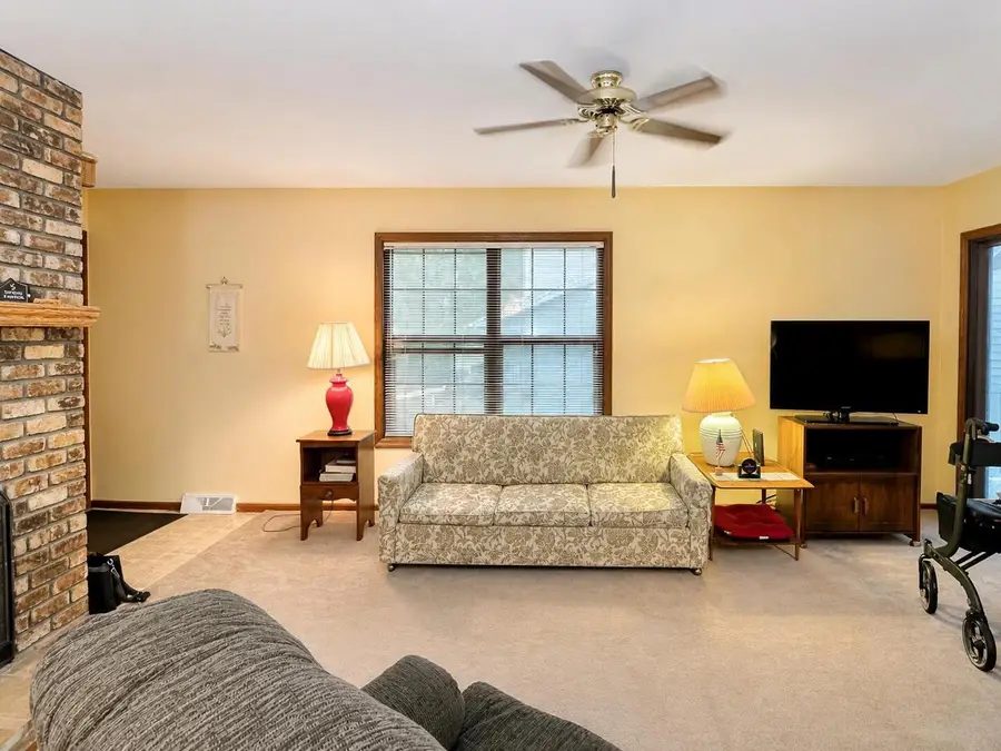 385 Lexington COURT #A, Pewaukee, WI 53072 - #3