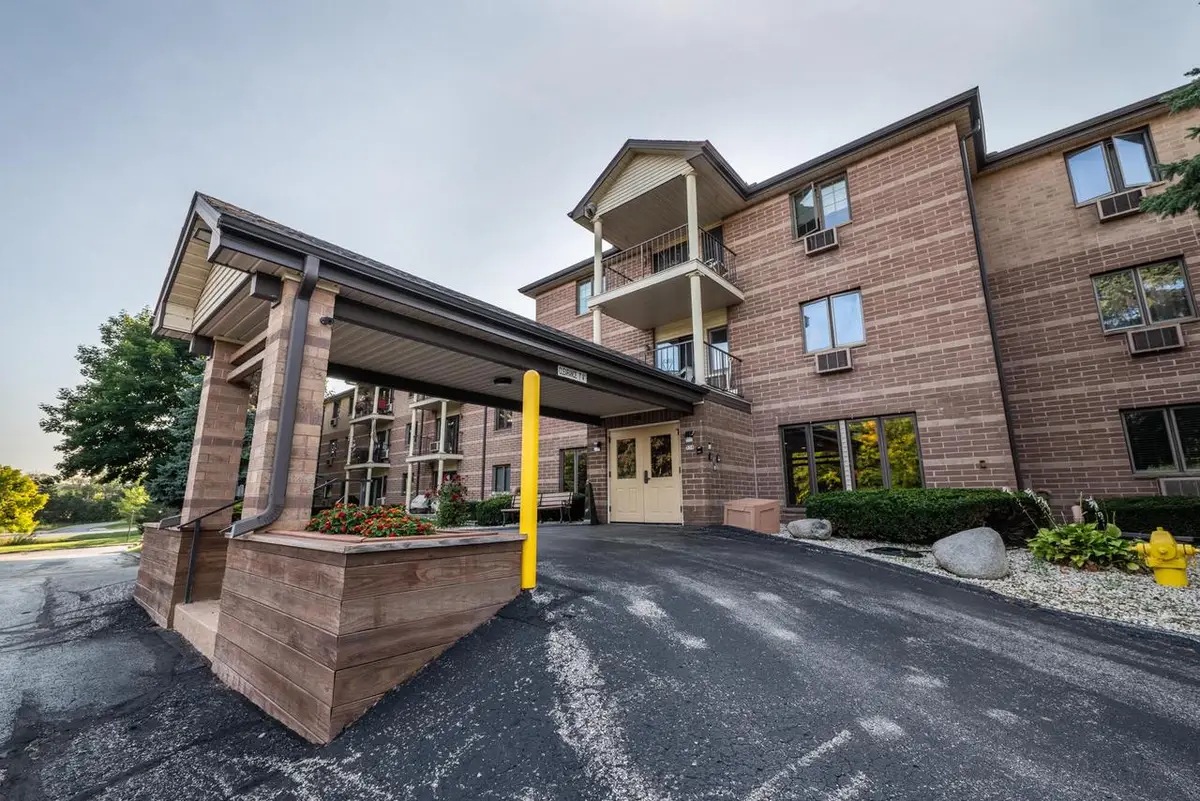 530 N Silverbrook DRIVE #104, West Bend, WI 53090 - #1