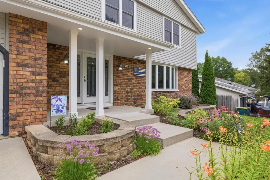 704 Mulberry DRIVE W, West Bend, WI 53090 - #2