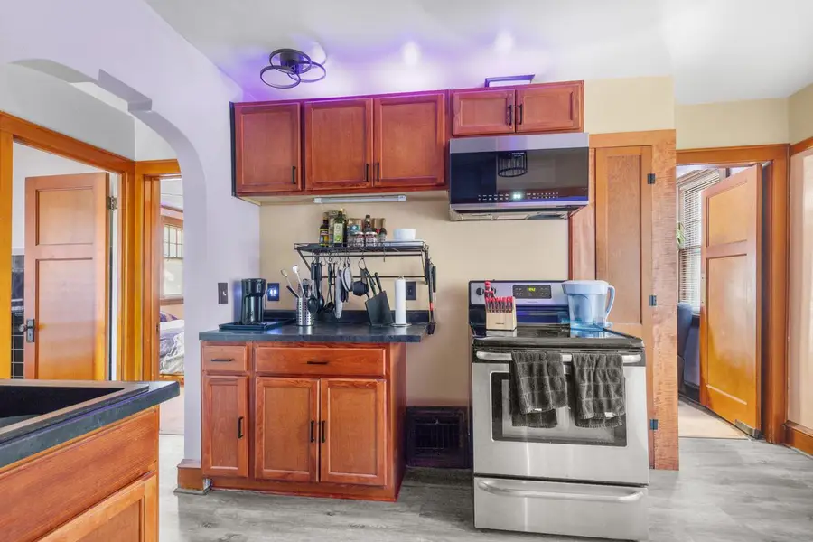 2827 N 51st STREET, Milwaukee, WI 53210 - #3
