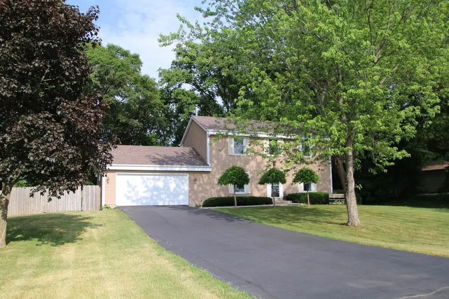 1400 S Ridgeway ROAD, New Berlin, WI 53146 - #2