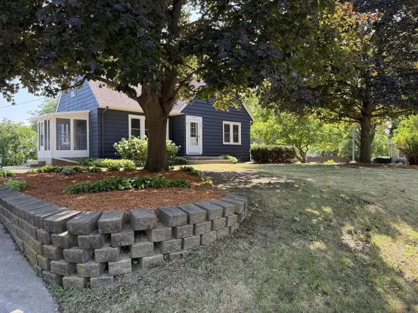 10431 W Courtland AVENUE, Wauwatosa, WI 53225