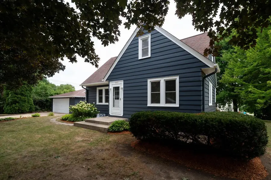 10431 W Courtland AVENUE, Wauwatosa, WI 53225 - #2