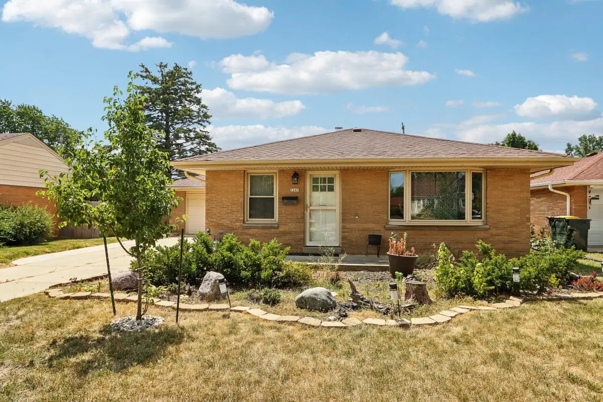 7245 W Cleveland AVENUE, West Allis, WI 53219 - #1