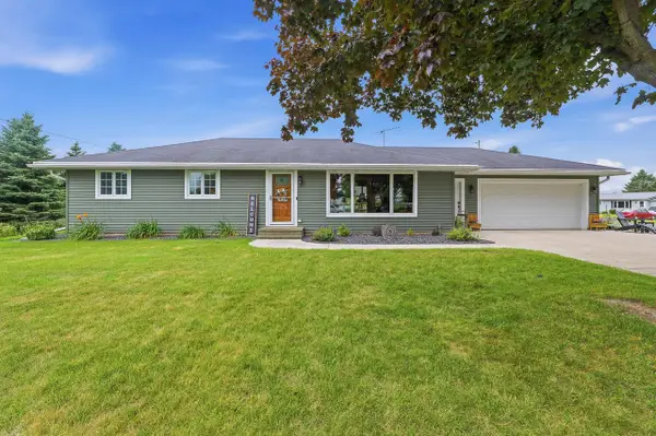 N10470 Meadow LANE, Lomira, WI 53048