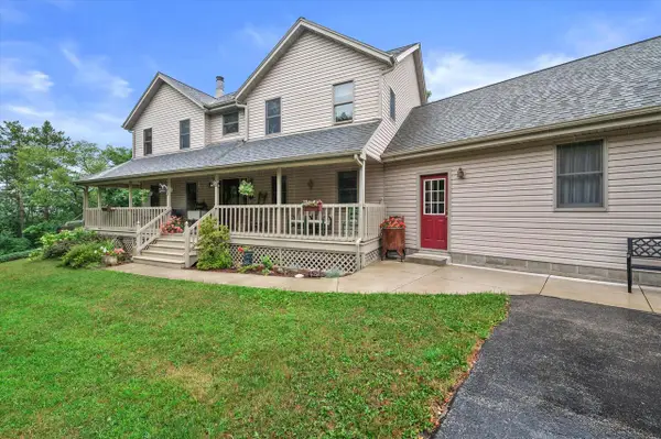 S86W30445 Stonegate DRIVE, Mukwonago, WI 53149