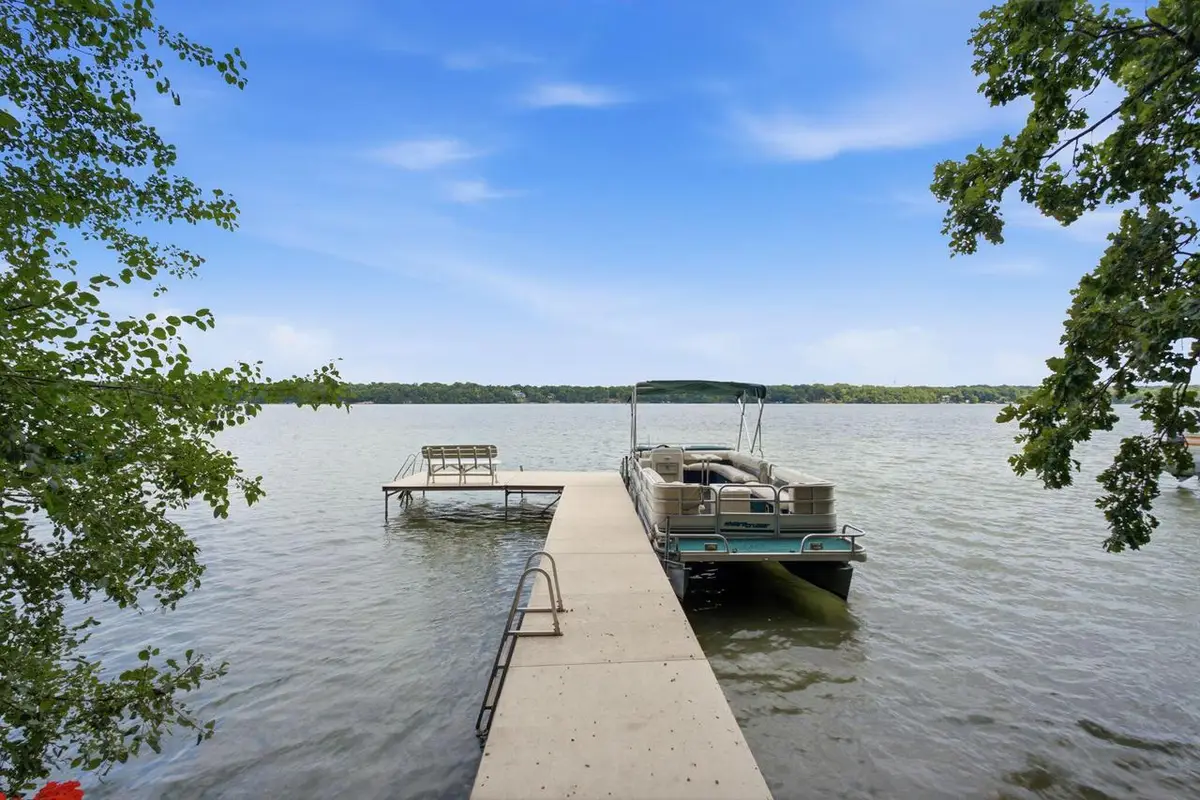 2564 N Huebner ROAD, Summit, WI 53066 - #1