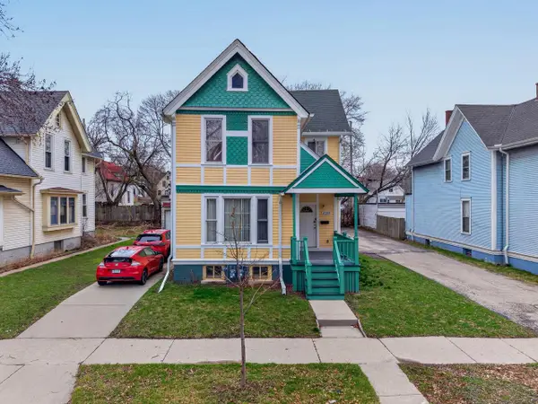 2330 N Palmer STREET, Milwaukee, WI 53212
