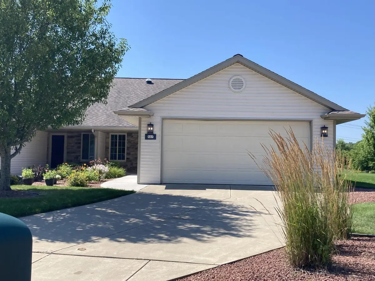 537 Mapleleaf COURT, Manitowoc, WI 54220 - #1
