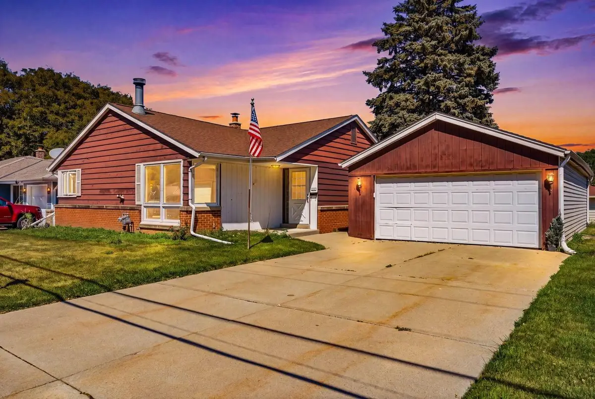 3736 S Sunset DRIVE, Milwaukee, WI 53220 - #1