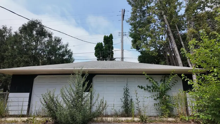 8334 W Denver AVENUE, Milwaukee, WI 53223 - #3