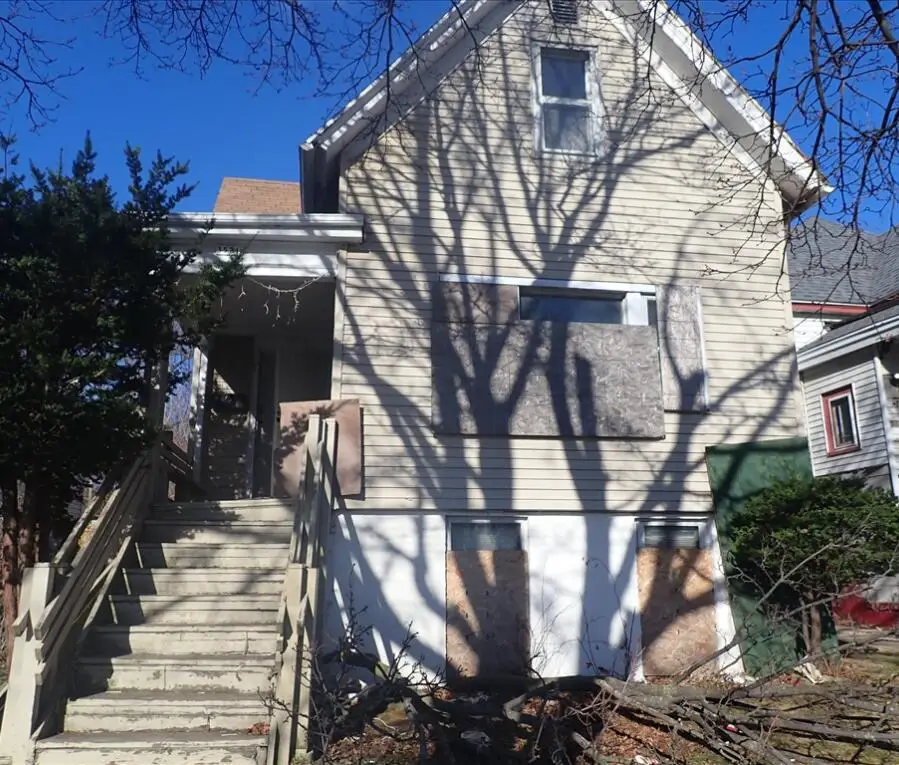 3521 N 8th STREET, Milwaukee, WI 53206 - #1