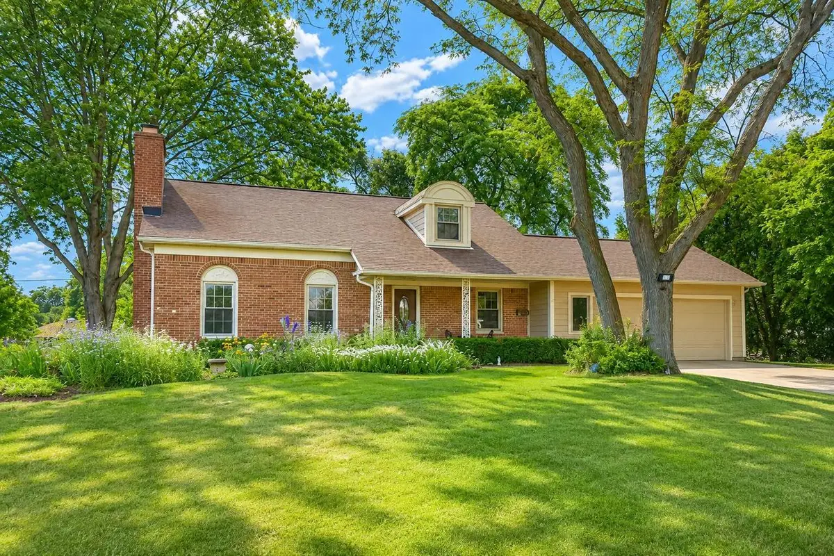 427 Susan LANE, Thiensville, WI 53092 - #1