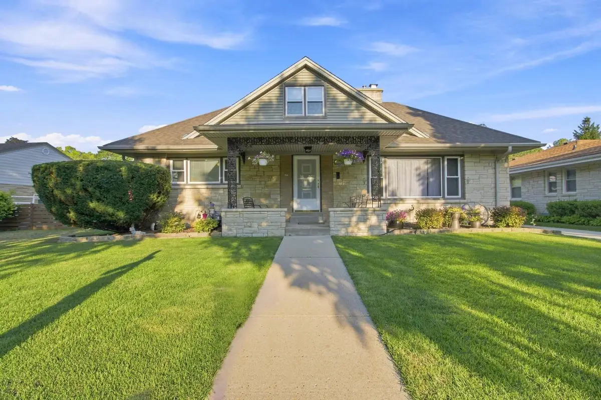 10727 W Grantosa DRIVE, Wauwatosa, WI 53222 - #1