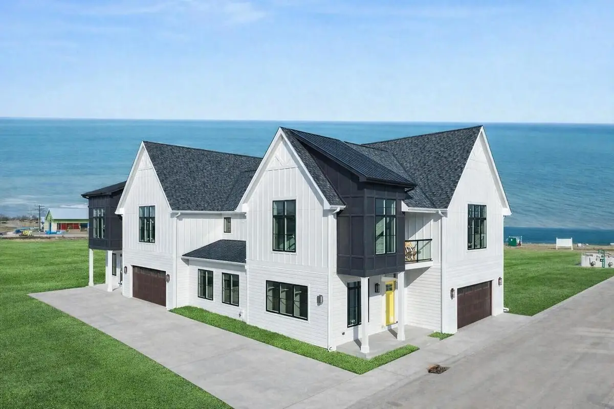 496 Bastle Wynd #9, Port Washington, WI 53074 - #1