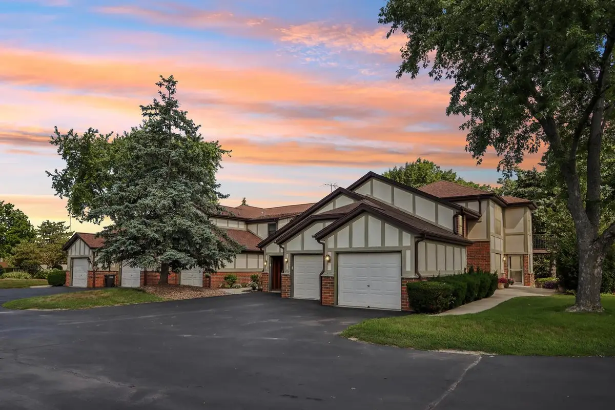 8108 S Forest Hills CIRCLE, Franklin, WI 53132 - #1