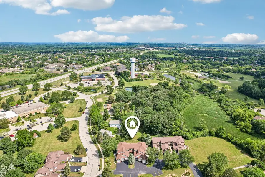 8108 S Forest Hills CIRCLE, Franklin, WI 53132 - #2