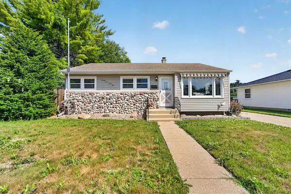 2542 Pinehurst AVENUE, Racine, WI 53403 - #2