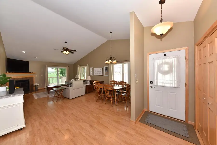 615 Ne Shna Bek TRAIL #9, Kewaskum, WI 53040 - #2
