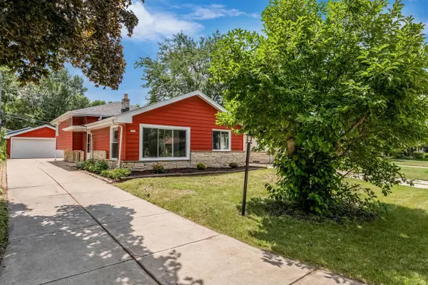 9821 W Grantosa DRIVE, Wauwatosa, WI 53222
