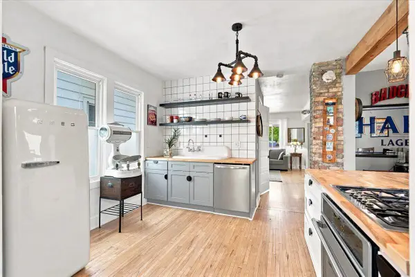 1230 E Pryor AVENUE, Milwaukee, WI 53207
