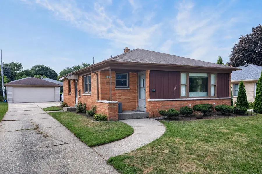 8109 W Potomac AVENUE, Milwaukee, WI 53218 - #3