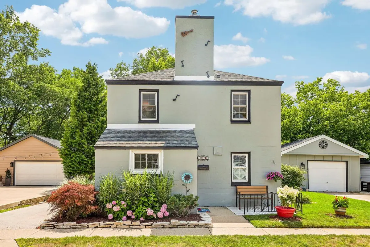 5576 Angle LANE, Greendale, WI 53129 - #1