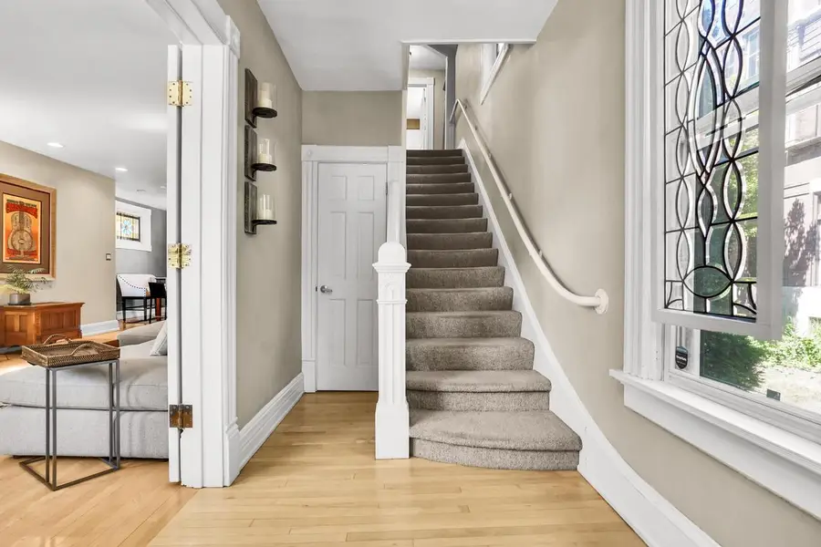 1323 N Astor STREET, Milwaukee, WI 53202 - #2