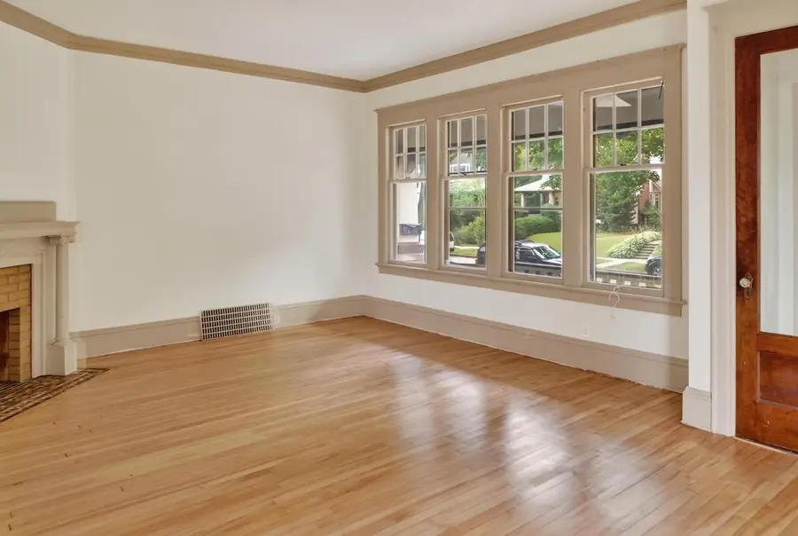 2951 N Farwell AVENUE #2953, Milwaukee, WI 53211 - #3