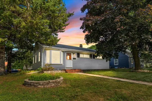 1004 4th AVENUE, Grafton, WI 53024