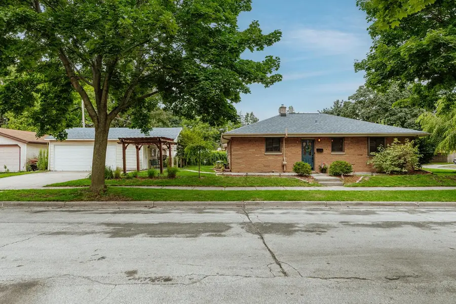 7001 W Burdick AVENUE, Milwaukee, WI 53219 - #2