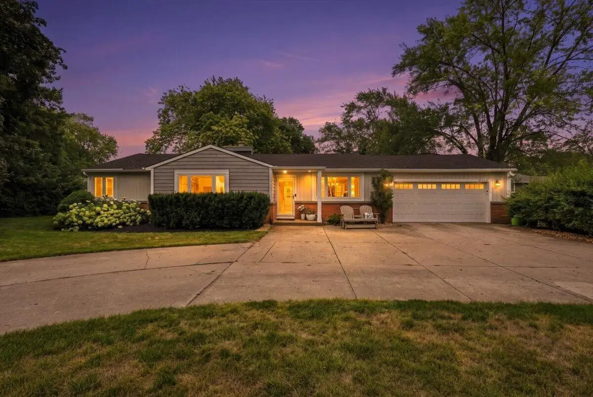 17265 Country LANE, Brookfield, WI 53045 - #1