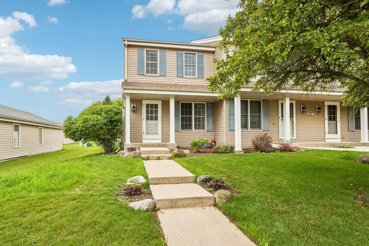 2070 Cliff Alex COURT S #A, Waukesha, WI 53189 - #1