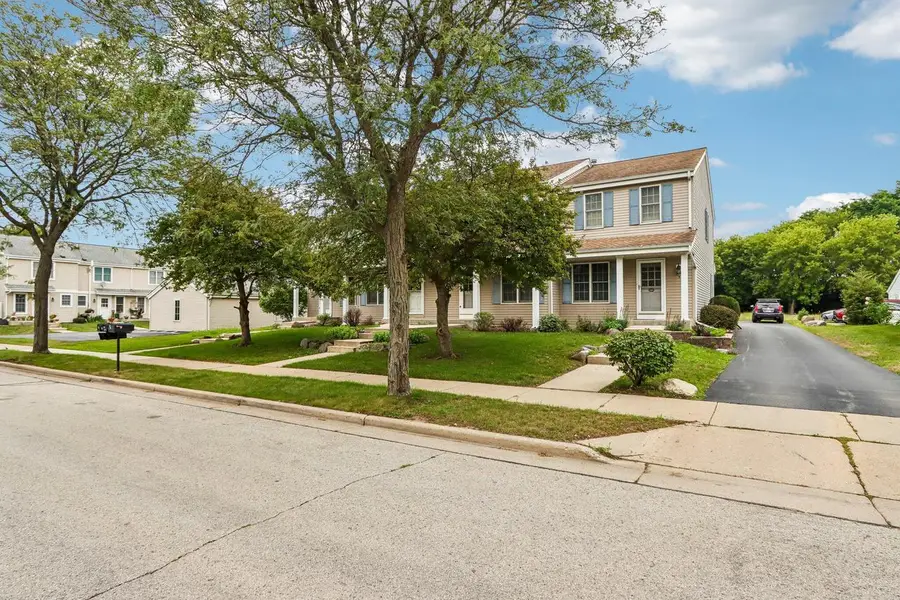 2070 Cliff Alex COURT S #A, Waukesha, WI 53189 - #2