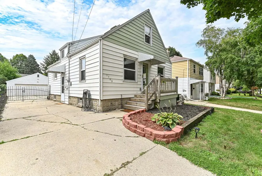 1705 E Eden PLACE, Saint Francis, WI 53235 - #2
