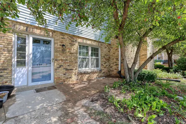 11624 W Bluemound ROAD, Wauwatosa, WI 53226