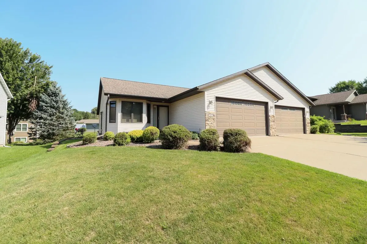 301 Crestwood LANE, Onalaska, WI 54650 - #1