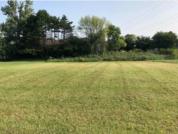 6910 W BEATRICE COURT, Milwaukee, WI 53223