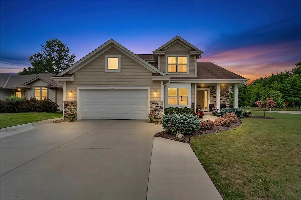 10421 Prairie Crossing DRIVE, Franksville, WI 53126 - #1