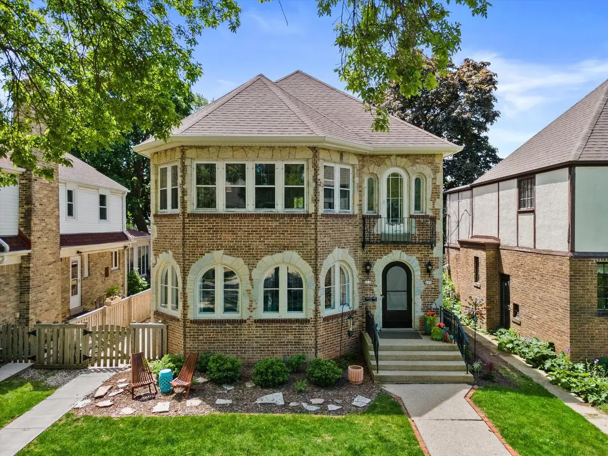 609 E Lake View AVENUE, Whitefish Bay, WI 53217 - #1