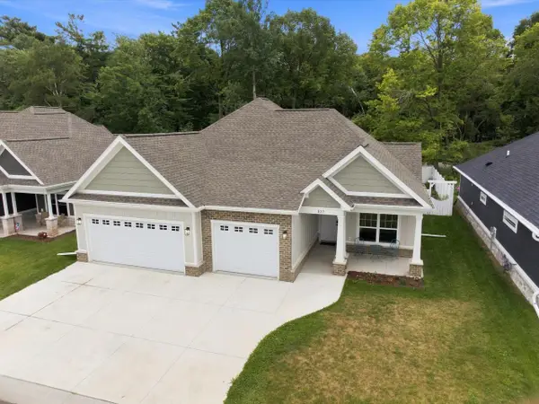 327 Lynx LANE, Manitowoc, WI 54220