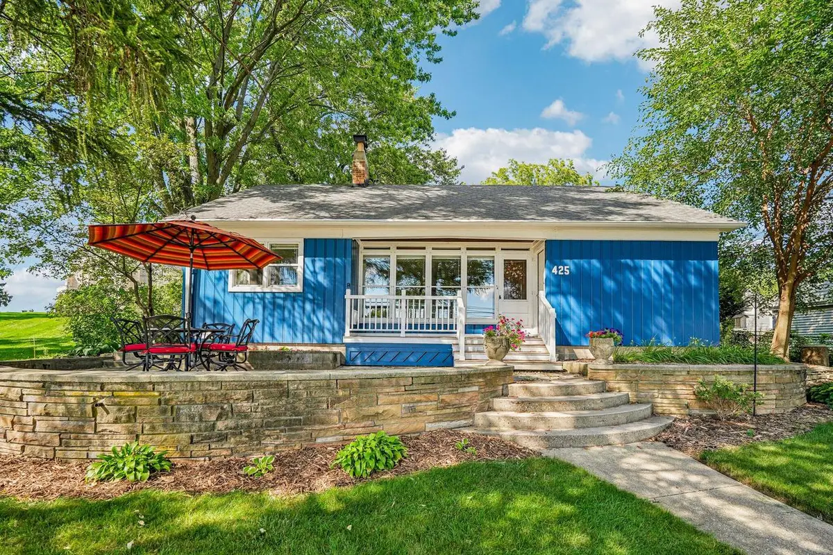 425 W Wisconsin AVENUE, Pewaukee, WI 53072 - #1