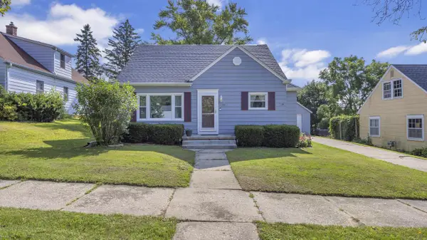1161 N 8th AVENUE, West Bend, WI 53090