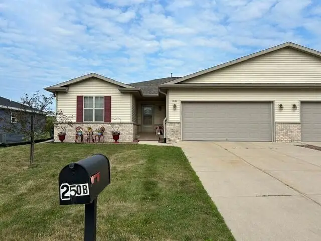 250 Kuehl DRIVE #B, Iron Ridge, WI 53035 - #1
