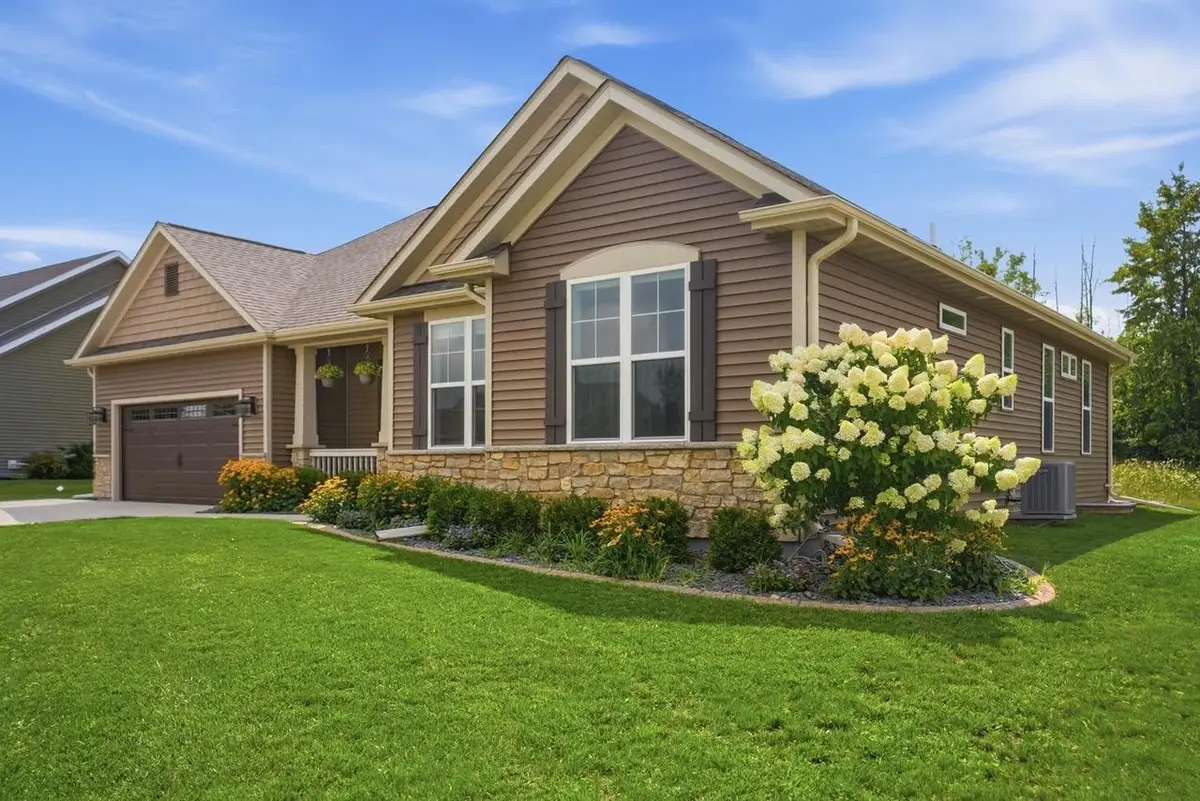 335 Deer Meadow DRIVE, Fredonia, WI 53021 - #1