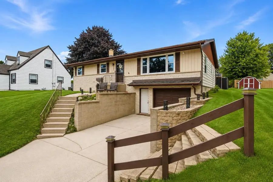 303 S 16th AVENUE, West Bend, WI 53095 - #2