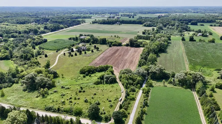 Lt4 E NEWARK DRIVE, West Bend, WI 53090 - #2