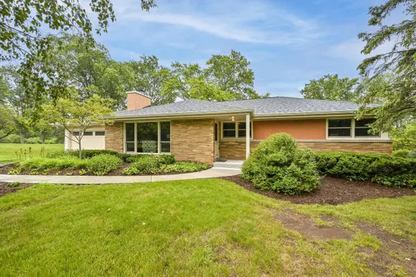 4615 W Sunnydale LANE, Mequon, WI 53092