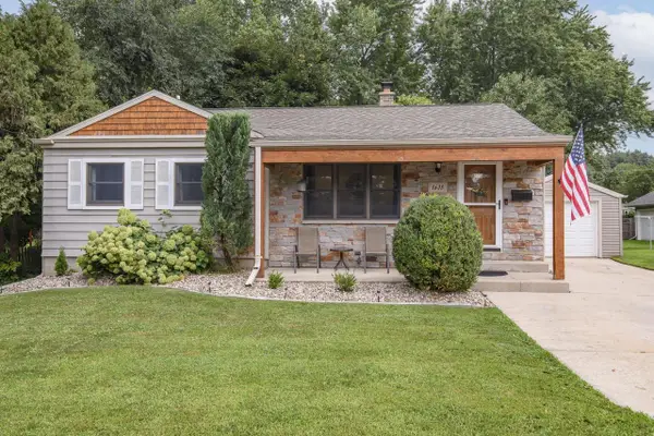 1608 Beverly LANE, West Bend, WI 53090