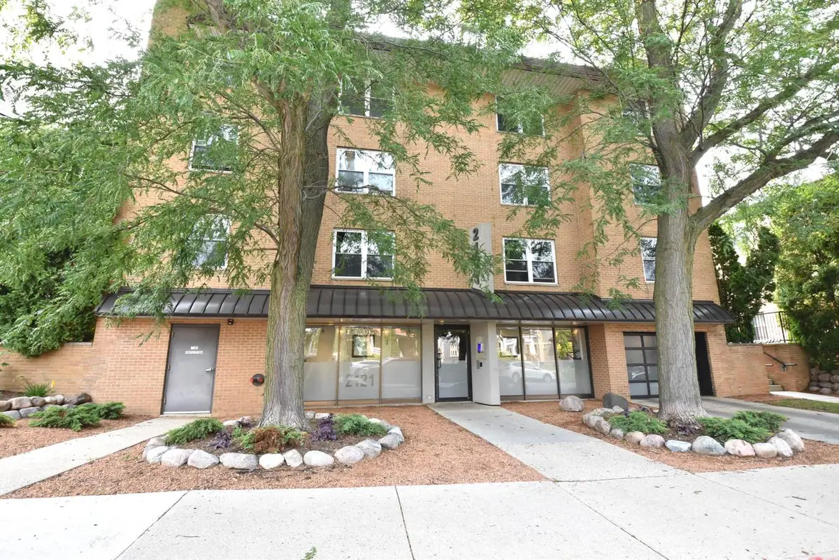 2121 N Cambridge AVENUE #212, Milwaukee, WI 53202 - #1